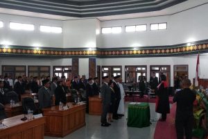 pelantikan pimpinan dprd kabupaten manggarai
