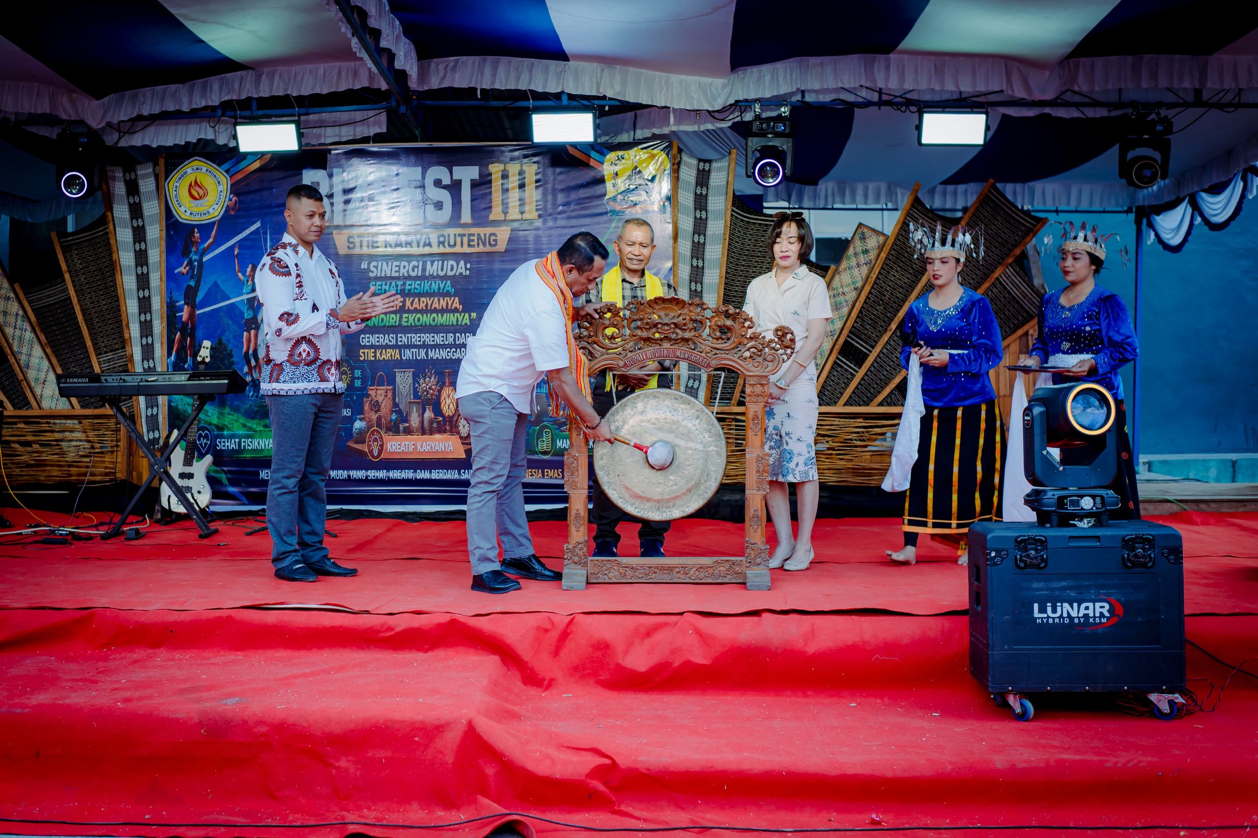 Bupati Manggarai Buka Business Festival III STIE Karya Ruteng, Dorong Generasi Muda Jadi Pencipta Lapangan Kerja